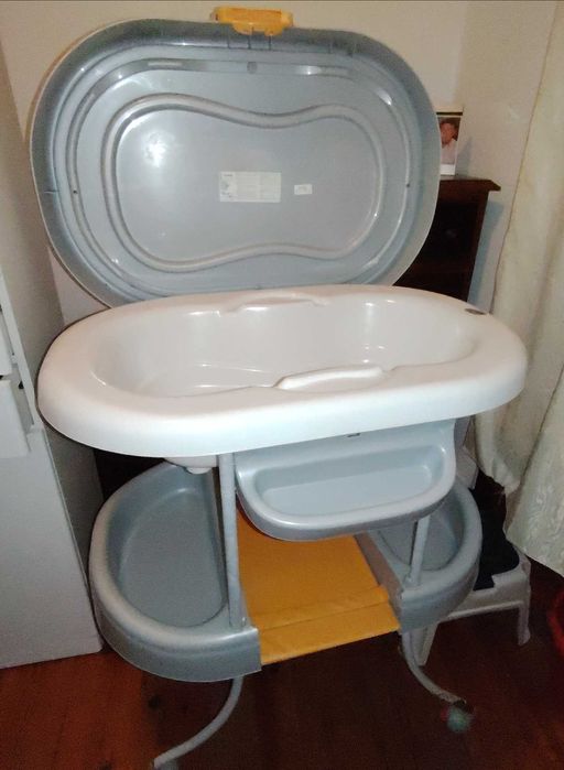 Muda Fraldas com Banheira