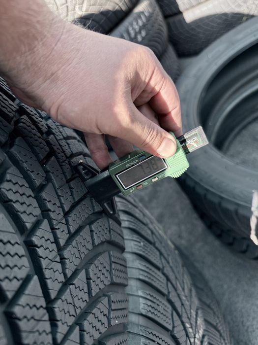 235 50 19 Bridgestone LM005 90% Шини Зима