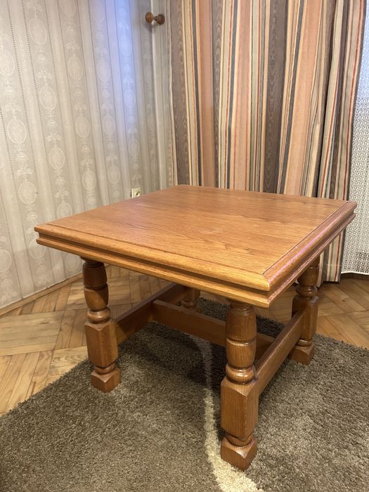 Dębowy stolik kwadratowy