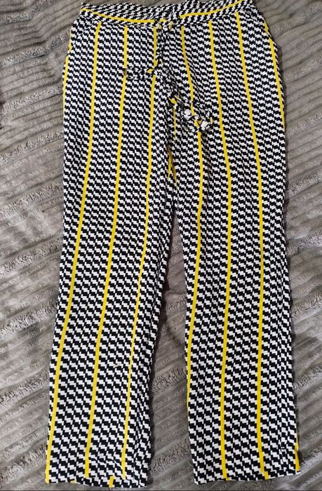 Жіночий костюм яскравий