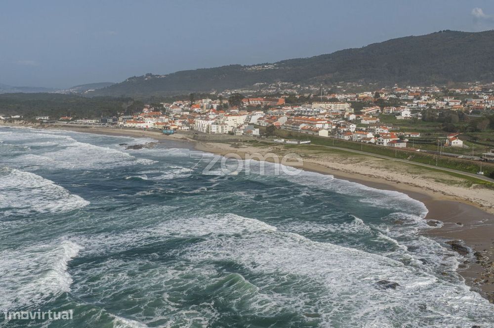 Terreno com 230 m2, 3ª linha de mar, praia de Moledo, Caminha