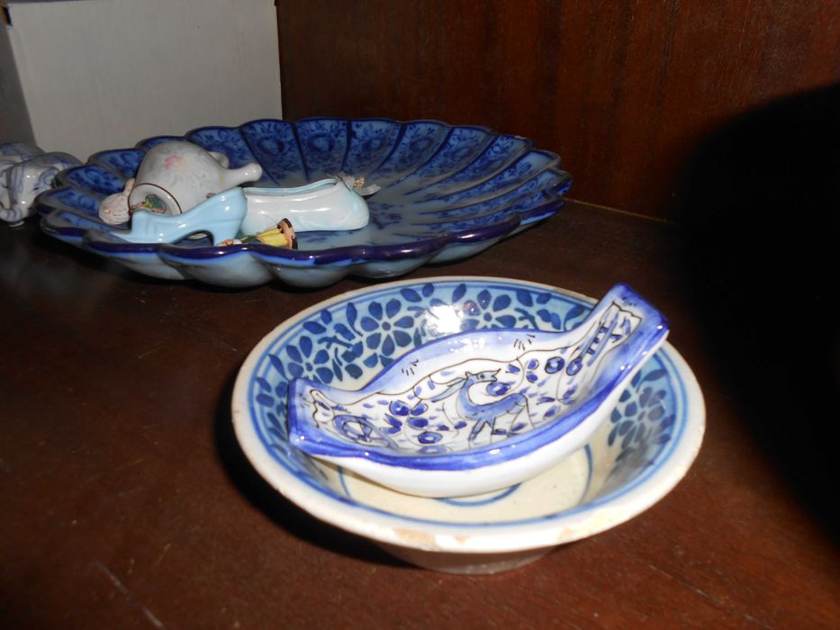 Various antique ceramic pieces426075847435888646