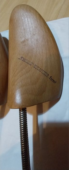 Par de formas antigas para sapatos de homem