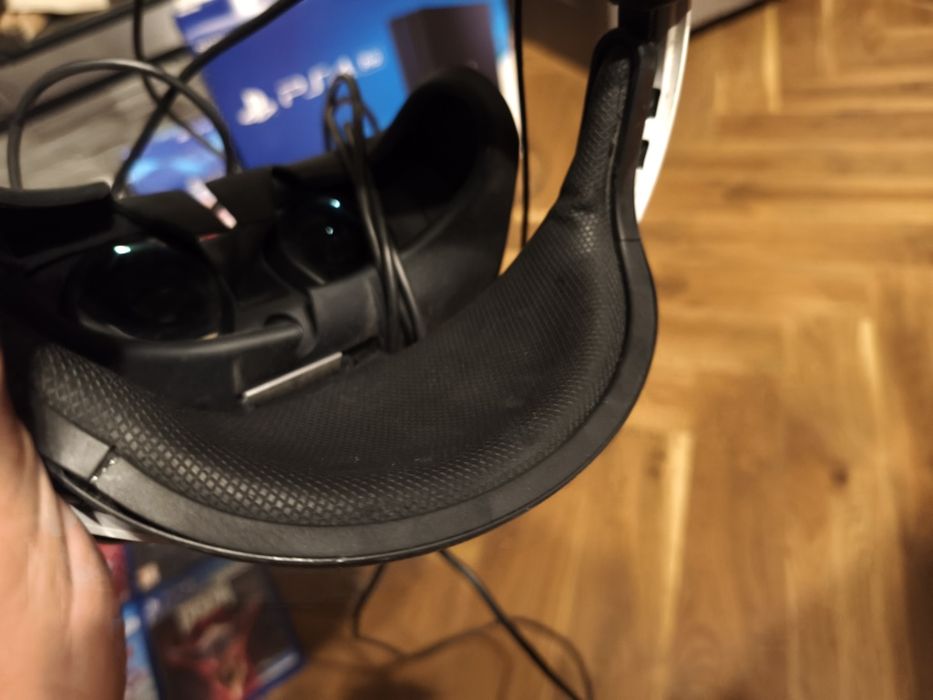 PS4 Pro + PS VR1 + 2x Move + PS Gun + Farpoint + Iron Man + gry