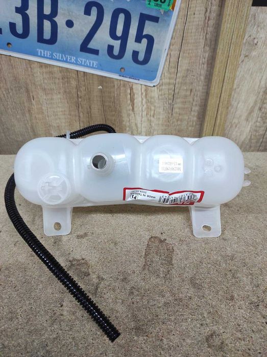 Бачок антифризу розширювальний 2.4L Jeep Cherokee