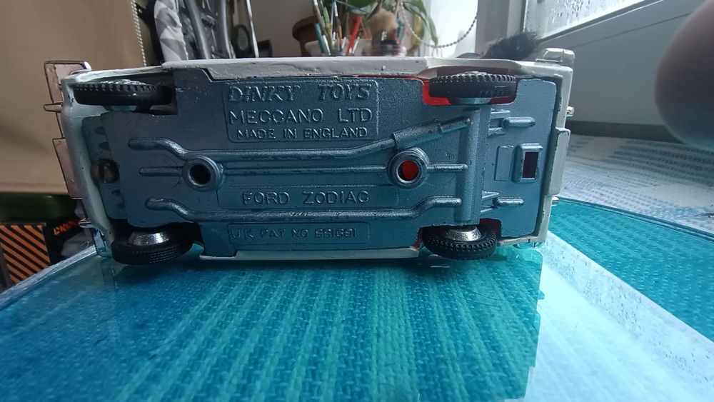 Масштабная модель 1/43 Форд zodiak dinky toys