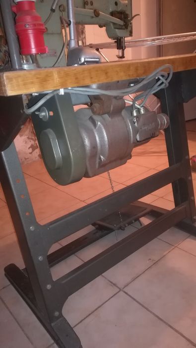 Maszyna do szycia Adler