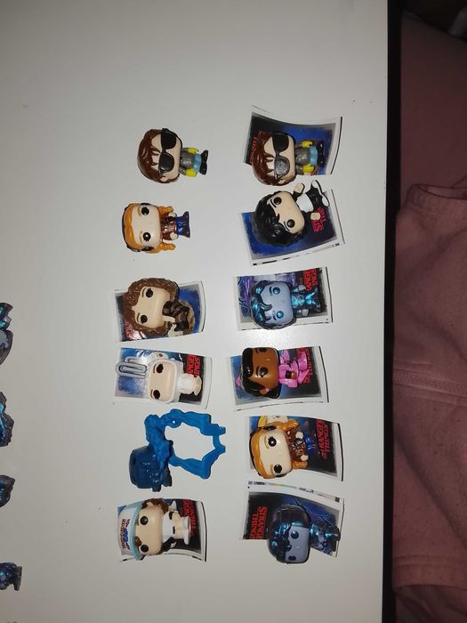 Bonecos Kinder Stranger Things