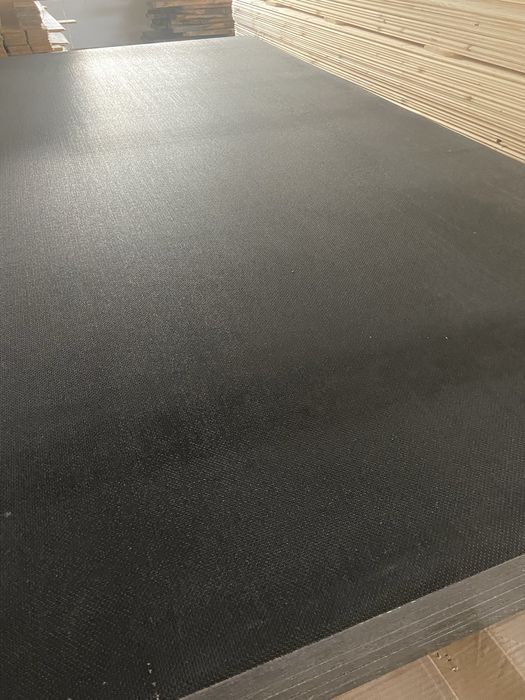 Sklejka antyposlizgowa .