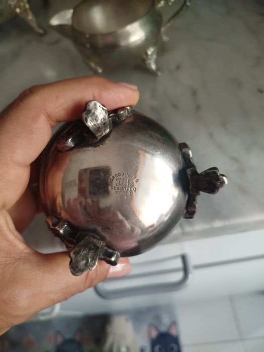 Serviço de chá vintage, não é prata maciça ,mas tem um banho