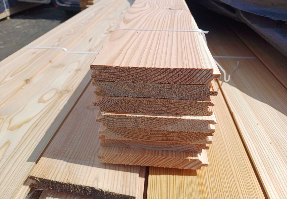 Boazeria podbitka modrzewiowa modrzew deska elewacyjna tarasowa półbal