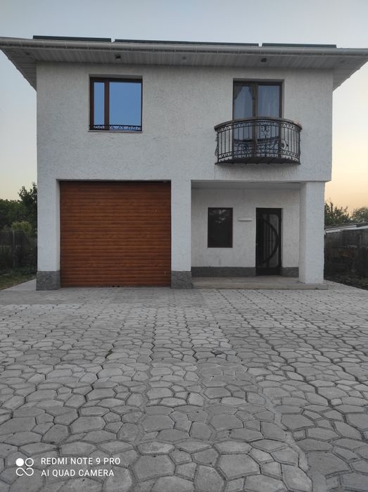 В продажу двухэтажный дом