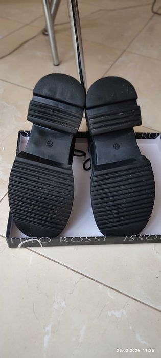 Продам шкіряні черевики 39 розмір