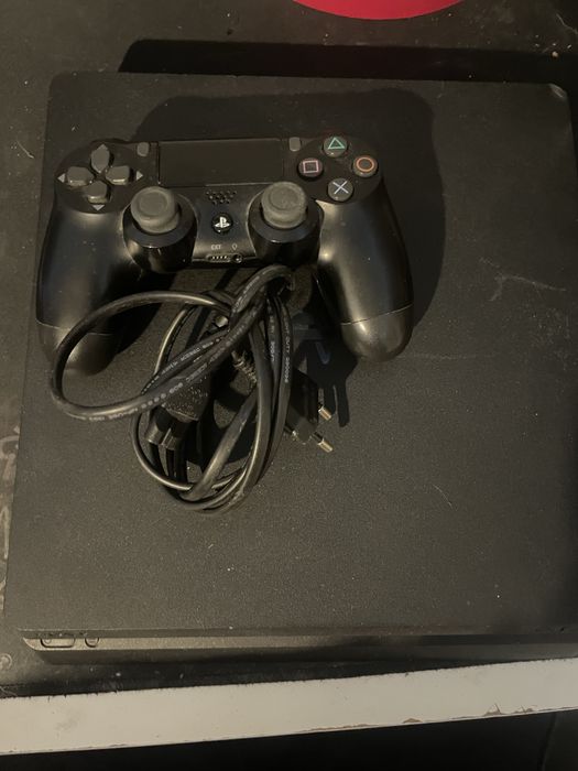 Playststion 4 ps4 z jednym padem i kablem
