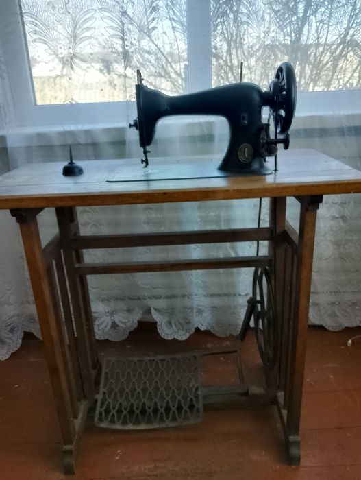 Швейна машинка Singer