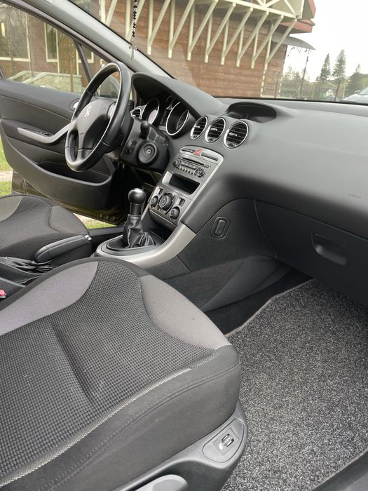 Peugeot 308 2011 р рейстал