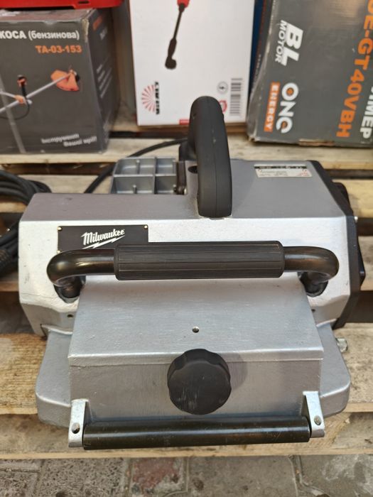 Рубанок Milwaukee PR320 / фуганок