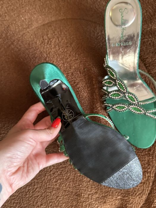 Вечірні босоніжки