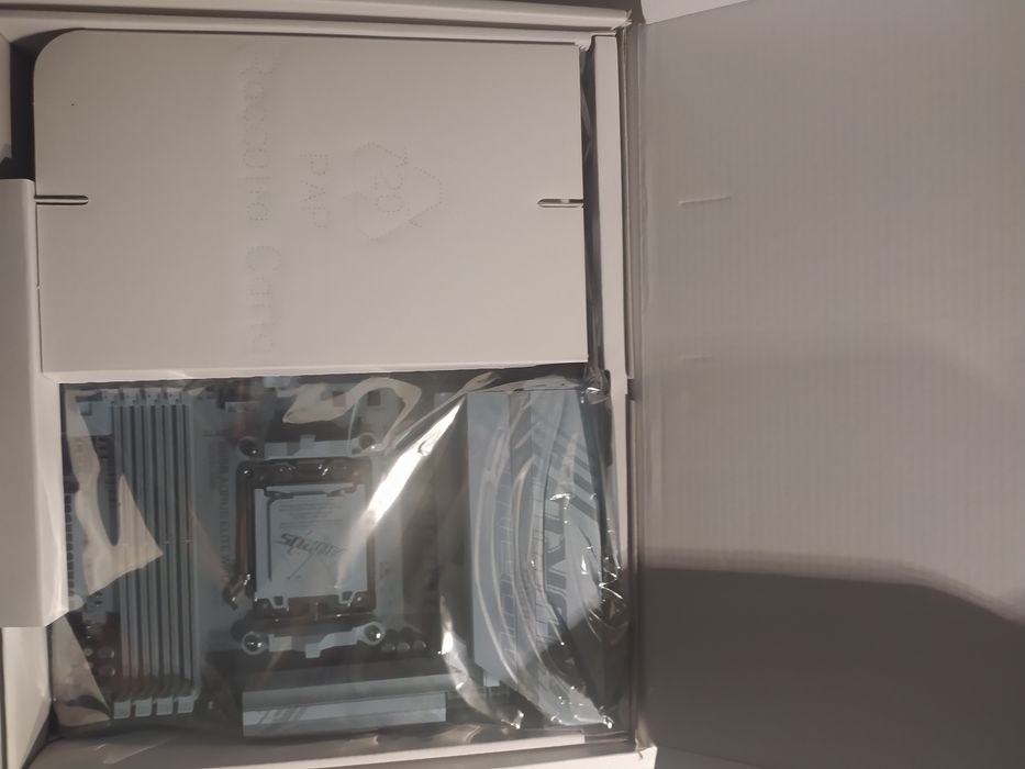 Płyta główna GIGABYTE B850 Arous Elite WiFi7 Ice
Płyty główne
›
Płyt