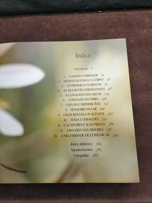 Livro A Vida Na Terra (CXL1)