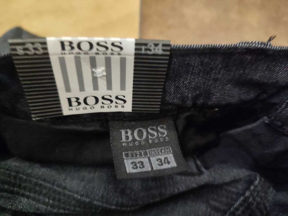 В продаже мужские джинсы Hugo Boss