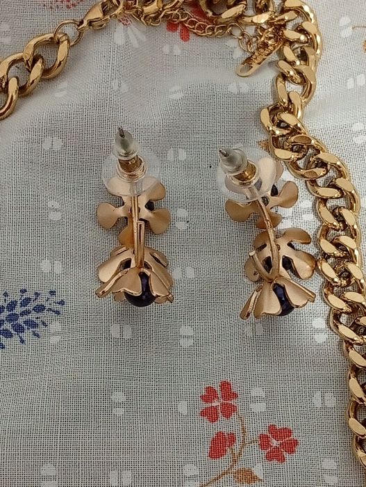 Fio E Brincos Dourados novos