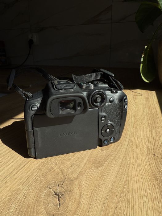 Canon R7 aparat. Dobry stan