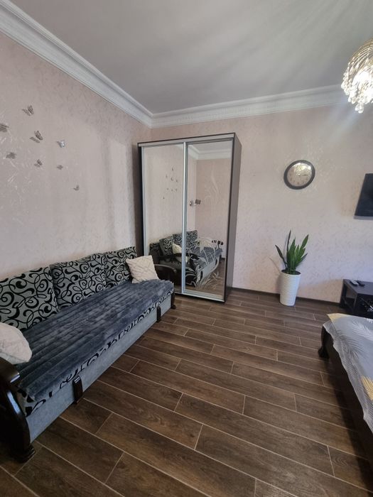 Світло є постійно.індивідуальне  опалення,квартира подобово