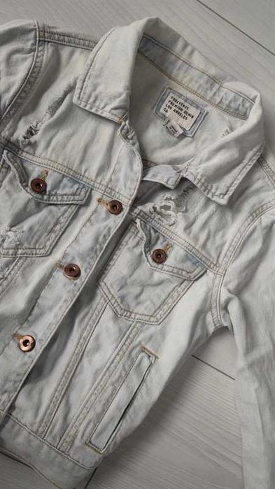 Błękitna jeansowa kurteczka z dziurami DENIM