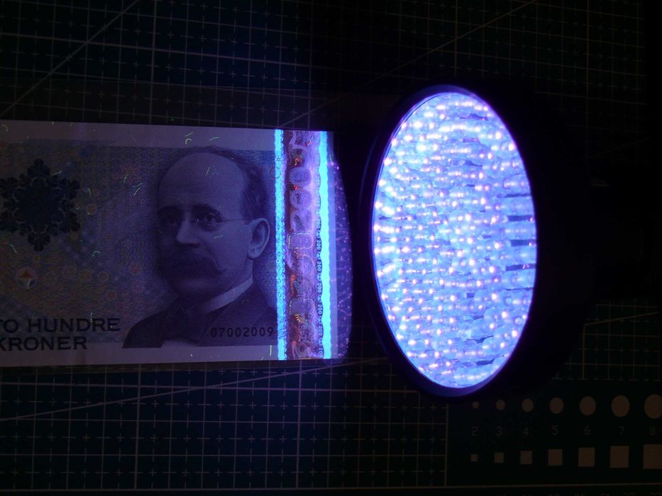 Profesjonalna Latarka UV 75 LED + światło białe 25 LED (2w1) + Gratis