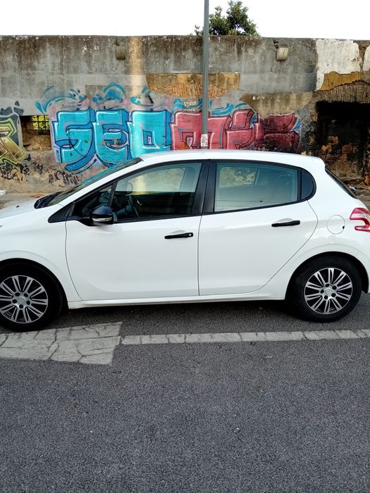 Peugeot 208 1.0 12/2012