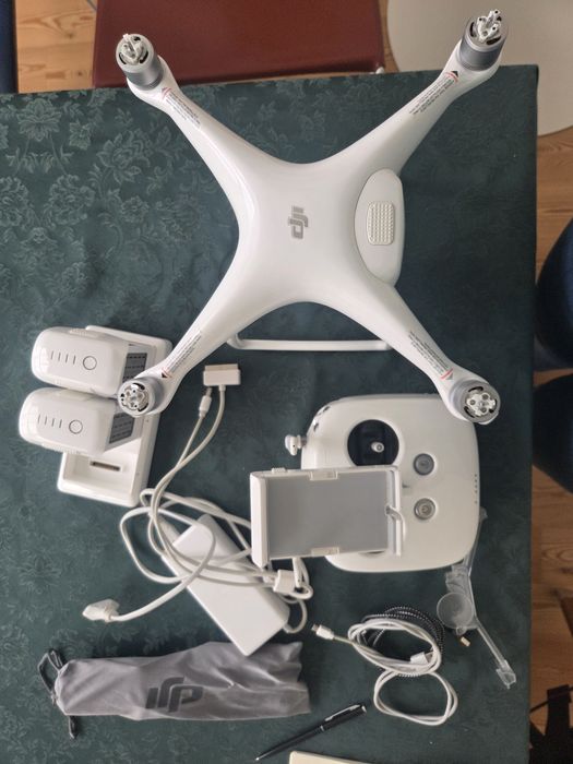 Drone DJI Phantom 4 em bom estado de conservação