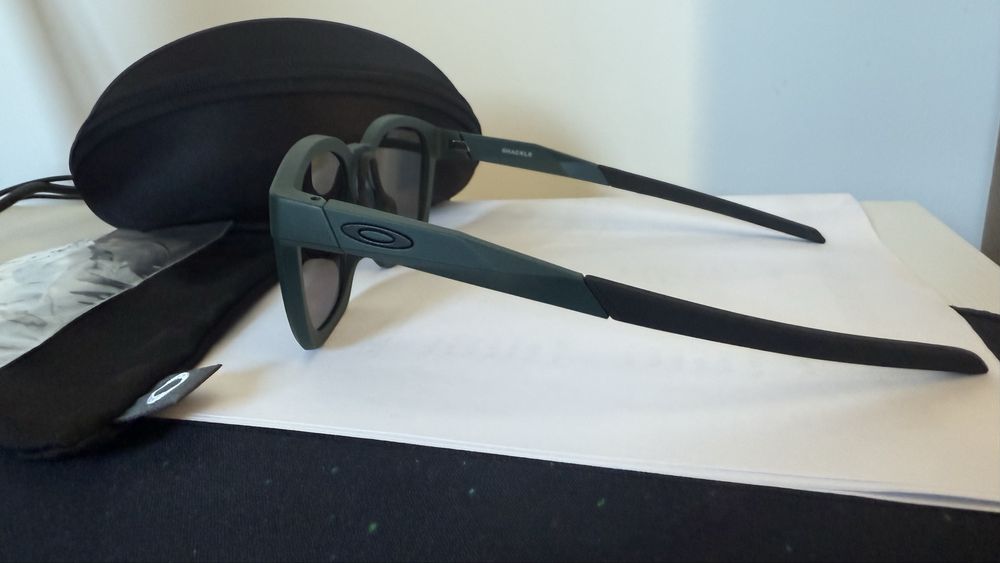 Okulary Oakley Shackle  Prizm  Gray - 100% oryginał