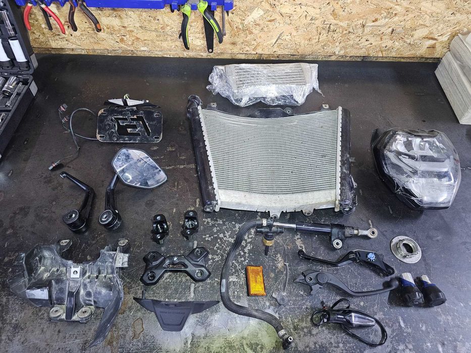 Радіатор BMW S1000R S1000RR 2021+ K47 K67 масляний фара