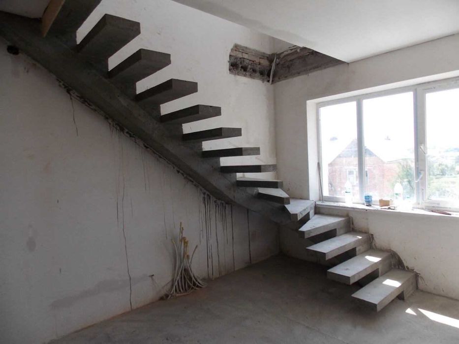 Сходи на замовлення під ключ, дерево, метал, обшивка, металеві каркаси