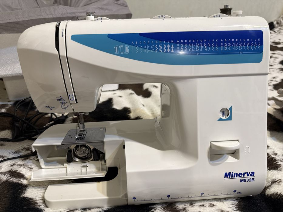 Швейна машина MINERVA M832B