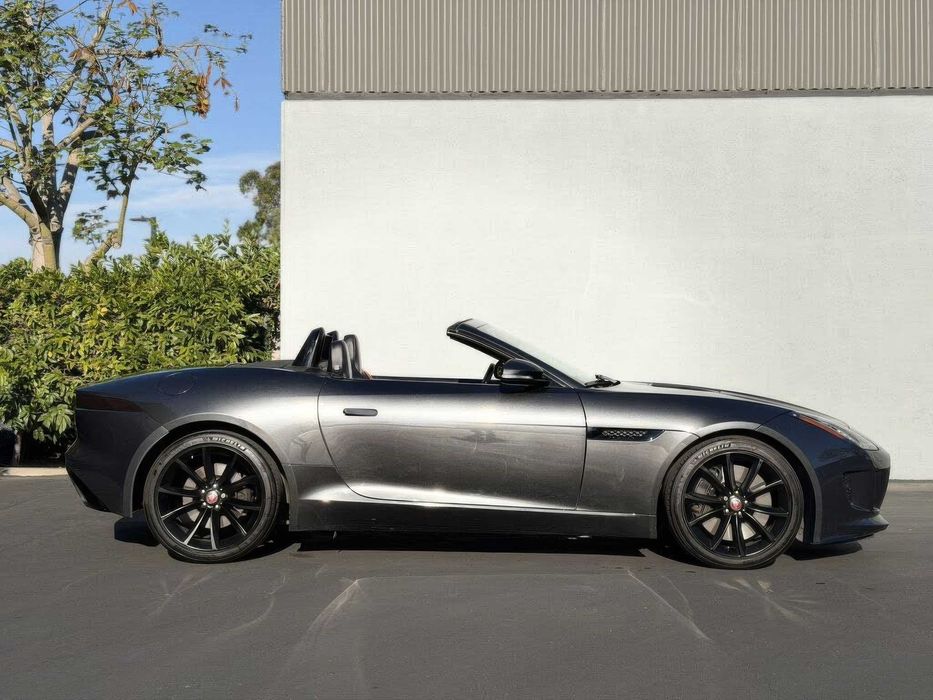 Jaguar F-TYPE R Convertible      2016