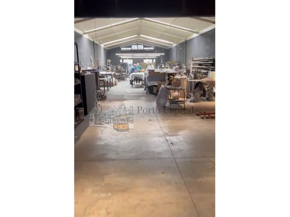 Armazém com 600m² - Zona de Campanhã