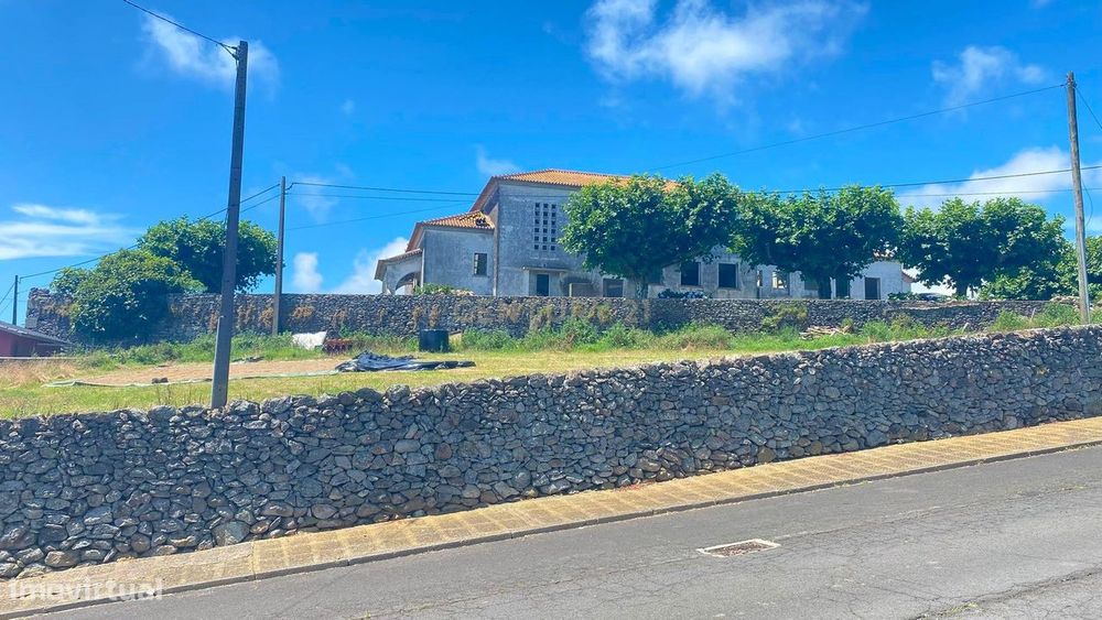 Terreno Urbano em Zona Calma da Ribeirinha – Angra do Heroísmo