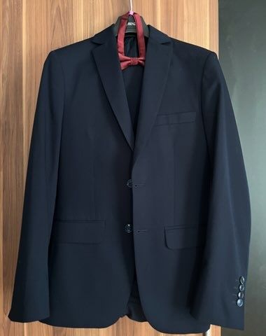 Sprzedam garnitur młodzieżowy na 170 cm  marki Chester  ,salon Kube