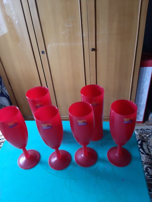 Продаються вироби із фарфору,скла,хрусталя