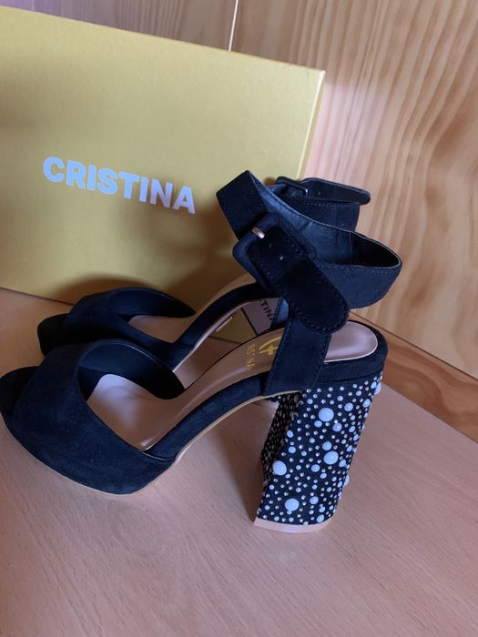 Sandálias novas pretas