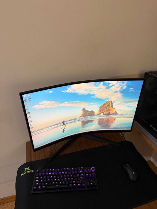 Monitor Samsung Odyssey G5 32" QHD 165Hz Curvo