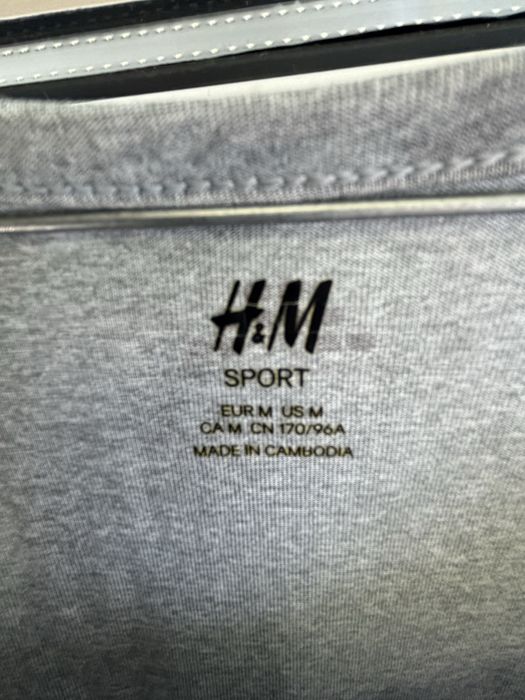 Віддам безкоштовно спортивну футболку HM і пліття Shein