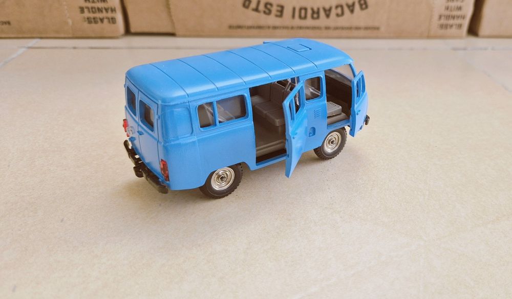 Модель автомобіля ссср 1:43, УАЗ 452 Буханка