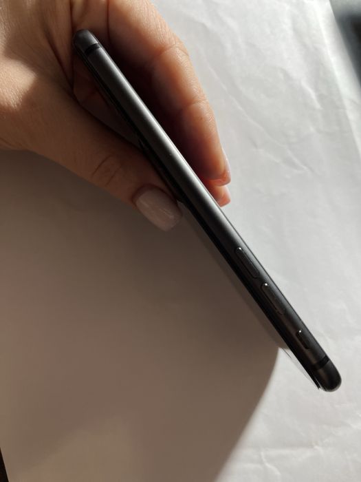 Айфон 8 64G Apple