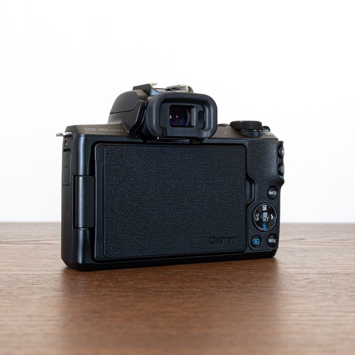 Canon EOS M50 Mark II c/ 2 Baterias Originais
