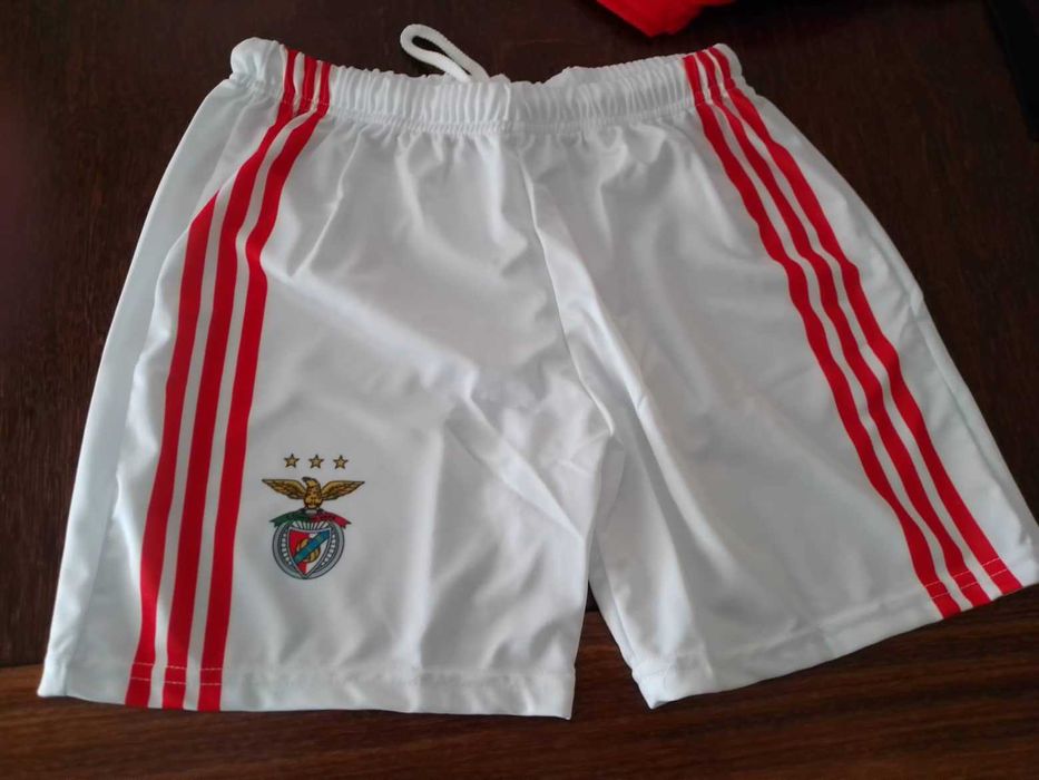 Conjuntos (calção e camisola) de boa qualidade