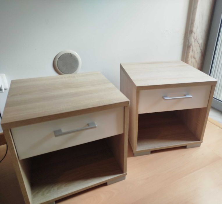 2 Mesas de cabeceira