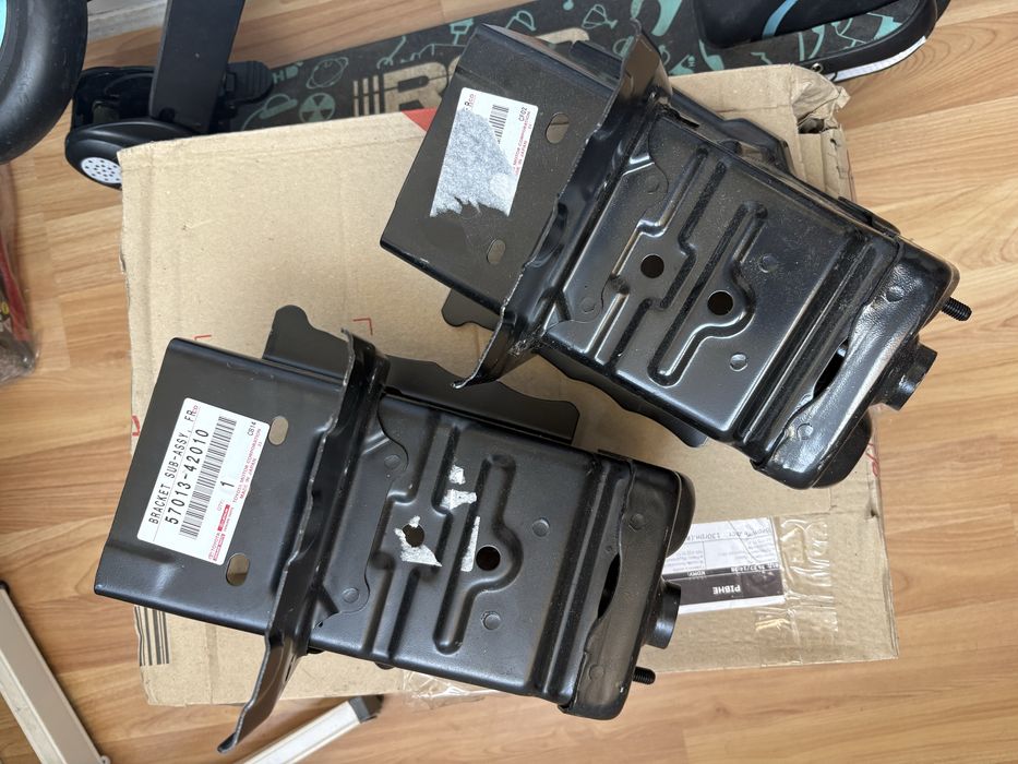 Лонжерон лівий правий toyota rav4 venza 57013-42010 21-24 57014-42010